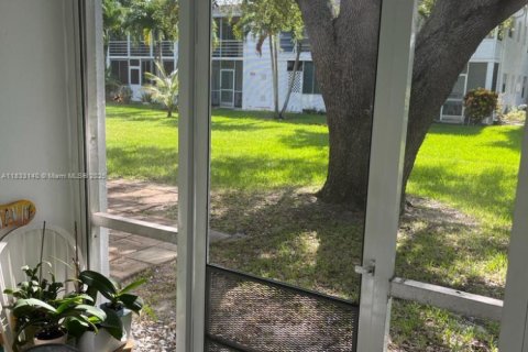Condo in Deerfield Beach, Florida, 1 bedroom  № 1814730 - photo 22