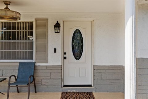 House in New Port Richey, Florida 2 bedrooms, 104.79 sq.m. № 2393951 - photo 4