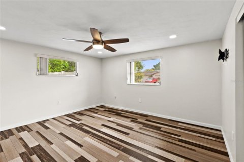 House in New Port Richey, Florida 2 bedrooms, 104.79 sq.m. № 2393951 - photo 18