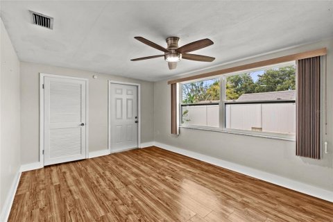 House in New Port Richey, Florida 2 bedrooms, 104.79 sq.m. № 2393951 - photo 27