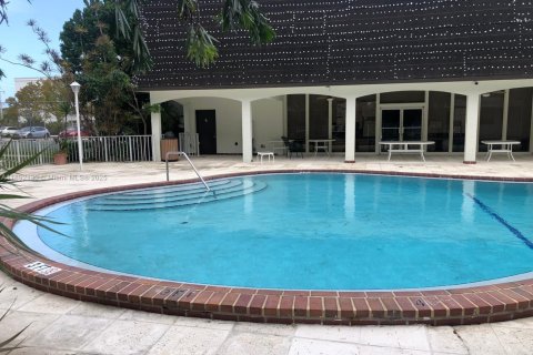 Condo in Dania Beach, Florida, 1 bedroom  № 1945060 - photo 1
