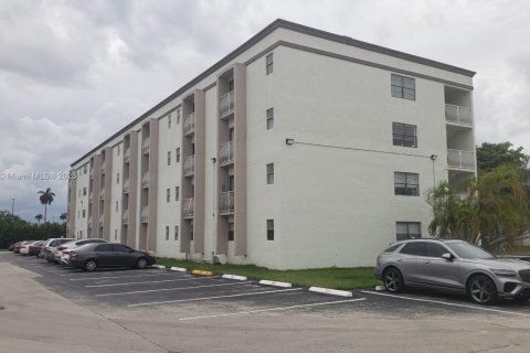 Condo in Dania Beach, Florida, 1 bedroom  № 1945060 - photo 10