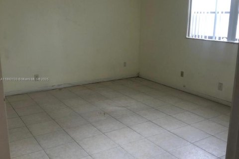 Condo in Dania Beach, Florida, 1 bedroom  № 1945060 - photo 4