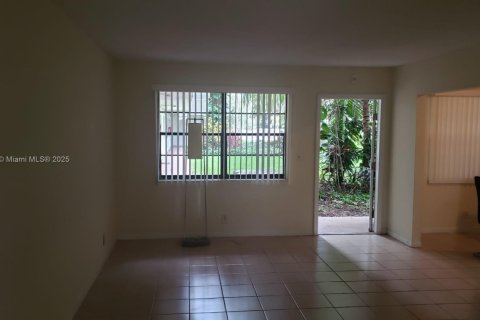 Condo in Dania Beach, Florida, 1 bedroom  № 1945060 - photo 2