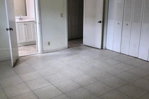 Condo in Dania Beach, Florida, 1 bedroom  № 1945060 - photo 7