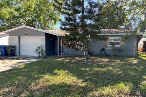 House in Largo, Florida 3 bedrooms, 107.4 sq.m. № 2093320