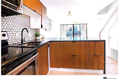 Condo in Fort Lauderdale, Florida, 2 bedrooms  № 2267904 - photo 2