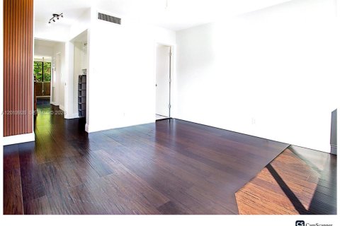 Condo in Fort Lauderdale, Florida, 2 bedrooms  № 2267904 - photo 18