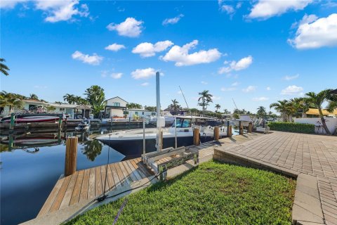 Casa en alquiler en Pompano Beach, Florida, 3 dormitorios, 145.3 m2 № 2057548 - foto 19