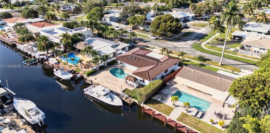 Casa en Pompano Beach, Florida 3 dormitorios, 145.3 m2 № 2057548