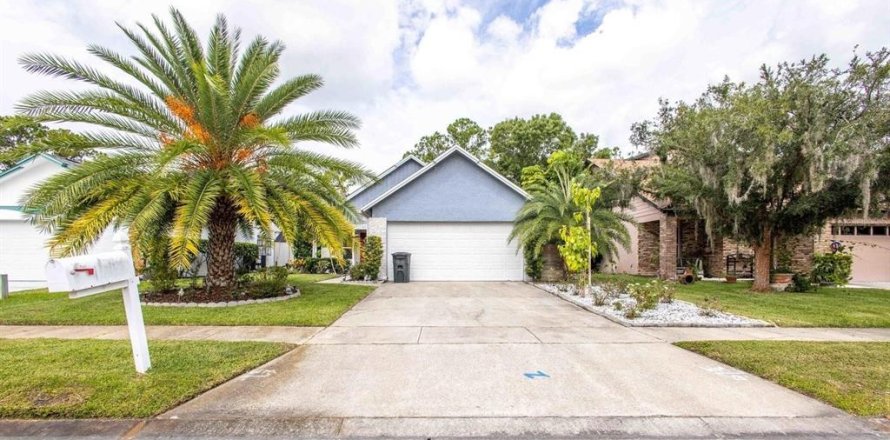 Villa ou maison à Casselberry, Floride 4 chambres, 205.31 m2 № 2431652