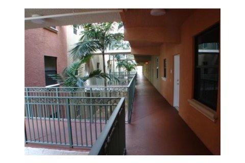 Condominio en alquiler en West Palm Beach, Florida, 2 dormitorios, 124.86 m2 № 2249214 - foto 2