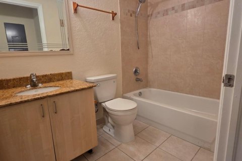 Condominio en alquiler en West Palm Beach, Florida, 2 dormitorios, 124.86 m2 № 2249214 - foto 7