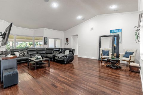 House in Miami, Florida 4 bedrooms, 240.9 sq.m. № 1964044 - photo 11