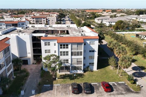 Condominio en venta en Lauderdale Lakes, Florida, 2 dormitorios, 93.83 m2 № 2098715 - foto 10