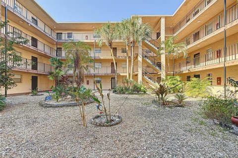 Condominio en venta en Lauderdale Lakes, Florida, 2 dormitorios, 93.83 m2 № 2098715 - foto 4