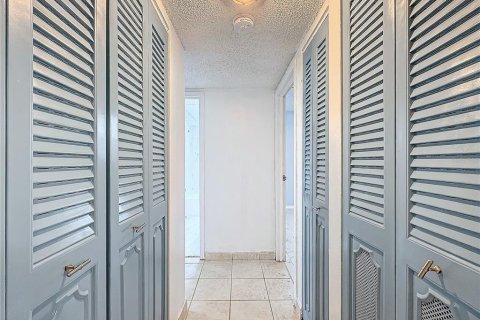 Condominio en venta en Lauderdale Lakes, Florida, 2 dormitorios, 93.83 m2 № 2098715 - foto 15