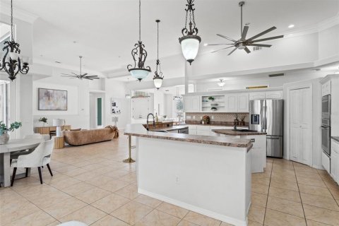 House in New Port Richey, Florida 4 bedrooms, 392.33 sq.m. № 1544341 - photo 7