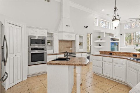 House in New Port Richey, Florida 4 bedrooms, 392.33 sq.m. № 1544341 - photo 13