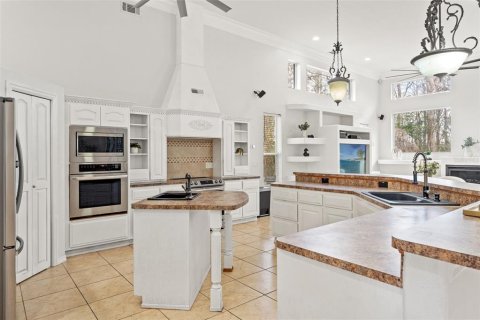 House in New Port Richey, Florida 4 bedrooms, 392.33 sq.m. № 1544341 - photo 12