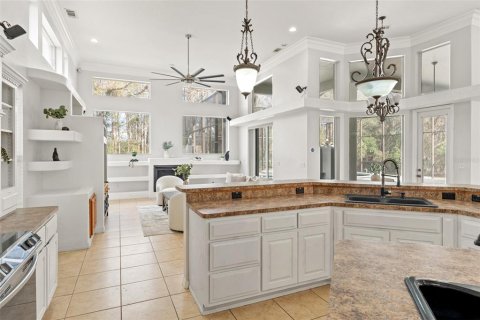House in New Port Richey, Florida 4 bedrooms, 392.33 sq.m. № 1544341 - photo 11