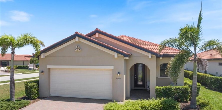 House in Venice, Florida 2 bedrooms, 176.51 sq.m. № 1689839