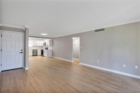 Condo in Orlando, Florida, 2 bedrooms  № 1887047 - photo 11