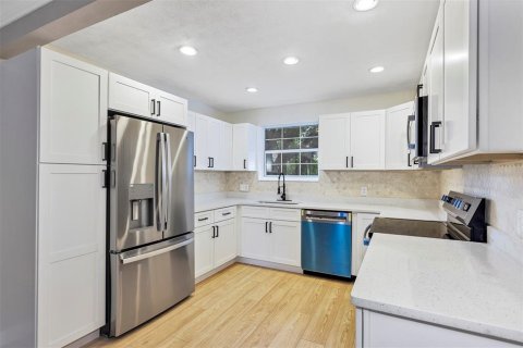 Condo in Orlando, Florida, 2 bedrooms  № 1887047 - photo 13
