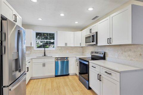 Condo in Orlando, Florida, 2 bedrooms  № 1887047 - photo 2