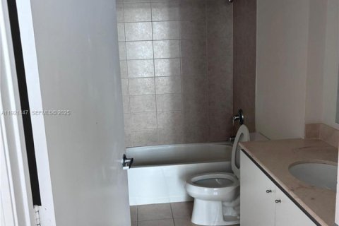 Снять в аренду кондоминиум в Майами, Флорида 2 спальни, 136.29м2, № 1975468 - фото 8