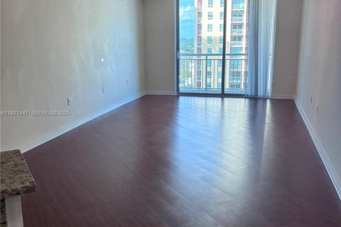 Снять в аренду кондоминиум в Майами, Флорида 2 спальни, 136.29м2, № 1975468 - фото 2