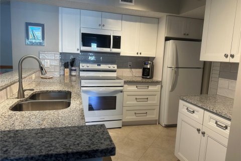 Condo in Tequesta, Florida, 2 bedrooms  № 2040101 - photo 25