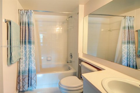 Condo in Tequesta, Florida, 2 bedrooms  № 2040101 - photo 4