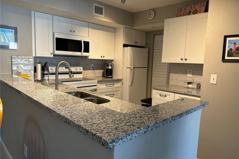 Condo in Tequesta, Florida, 2 bedrooms  № 2040101 - photo 22