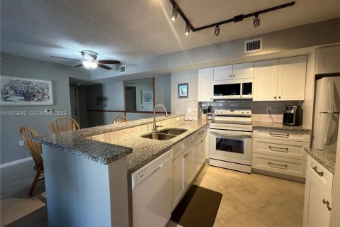 Condo in Tequesta, Florida, 2 bedrooms  № 2040101 - photo 26