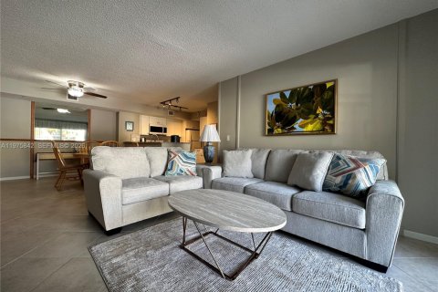 Condo in Tequesta, Florida, 2 bedrooms  № 2040101 - photo 20
