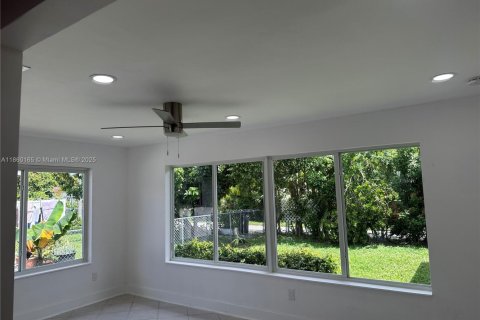 Villa ou maison à vendre à North Miami Beach, Floride: 4 chambres, 150.97 m2 № 2054827 - photo 19
