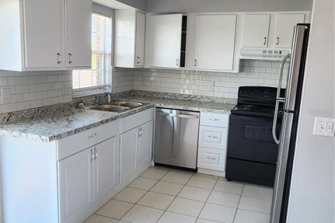 Condo in Lakeland, Florida, 3 bedrooms № 2122296 - photo 9