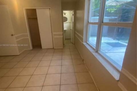 House in Fort Lauderdale, Florida 5 bedrooms, 178.28 sq.m. № 1691613 - photo 15