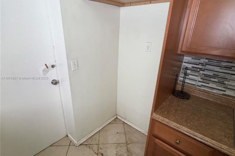 House in Fort Lauderdale, Florida 5 bedrooms, 178.28 sq.m. № 1691613 - photo 6