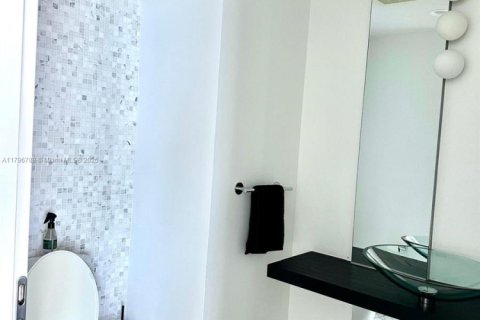 Condominio en venta en Miami, Florida, 2 dormitorios, 116.59 m2 № 1671277 - foto 18