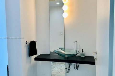 Condominio en venta en Miami, Florida, 2 dormitorios, 116.59 m2 № 1671277 - foto 10
