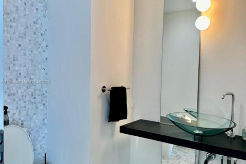 Condominio en venta en Miami, Florida, 2 dormitorios, 116.59 m2 № 1671277 - foto 11