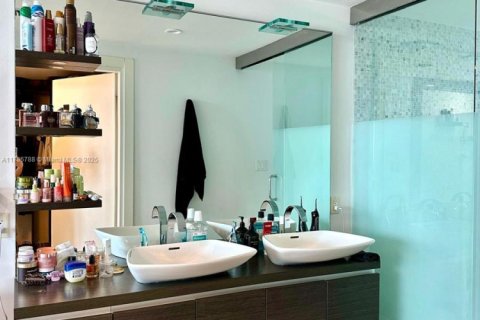 Condominio en venta en Miami, Florida, 2 dormitorios, 116.59 m2 № 1671277 - foto 14