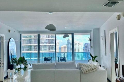 Condominio en venta en Miami, Florida, 2 dormitorios, 116.59 m2 № 1671277 - foto 2