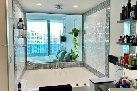 Condominio en venta en Miami, Florida, 2 dormitorios, 116.59 m2 № 1671277 - foto 15