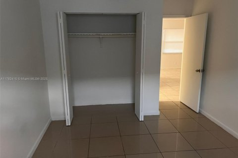 Copropriété à louer à Oakland Park, Floride: 2 chambres, 246.01 m2 № 1868747 - photo 14