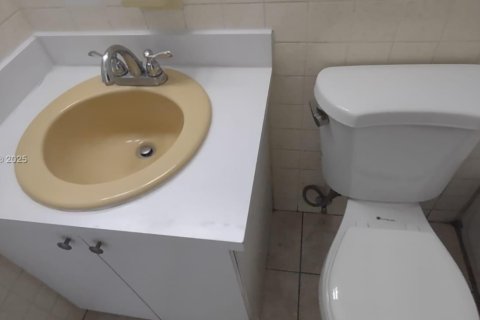 Copropriété à louer à Oakland Park, Floride: 2 chambres, 246.01 m2 № 1868747 - photo 9