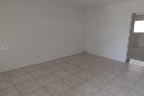 Copropriété à louer à Oakland Park, Floride: 2 chambres, 246.01 m2 № 1868747 - photo 4