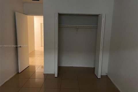 Copropriété à louer à Oakland Park, Floride: 2 chambres, 246.01 m2 № 1868747 - photo 7
